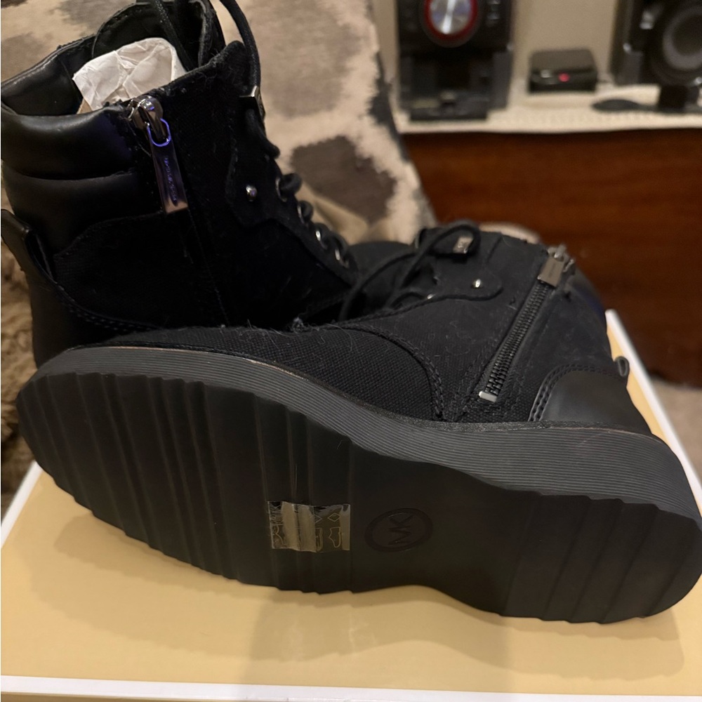 Michael Kors boots size 6